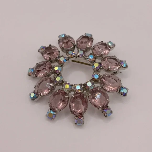 VINTAGE Crystal Wreath Brooch - Picture 3 of 6